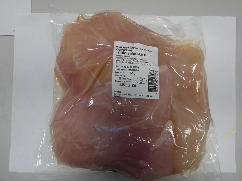 Varování před nebezpečným masem: SZPI odhalila salmonelu v kuřecích řízcích z Rumunska, prodávala je Billa