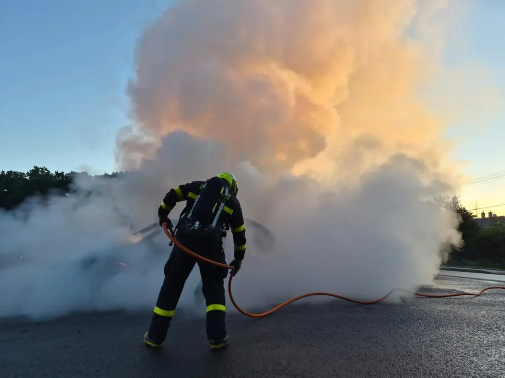Požár zcela zničil osobní auto v Horních Bludovicích, škoda je 600 tisíc