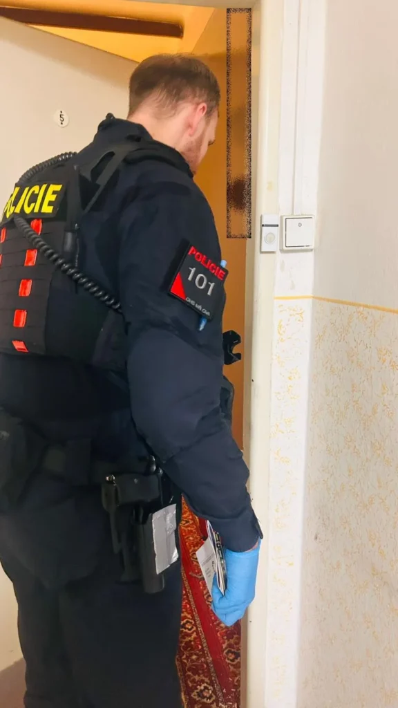 Chytré hodinky zachránily život seniorovi v Ostravě: Po pádu z vozíku mu přivolaly pomoc